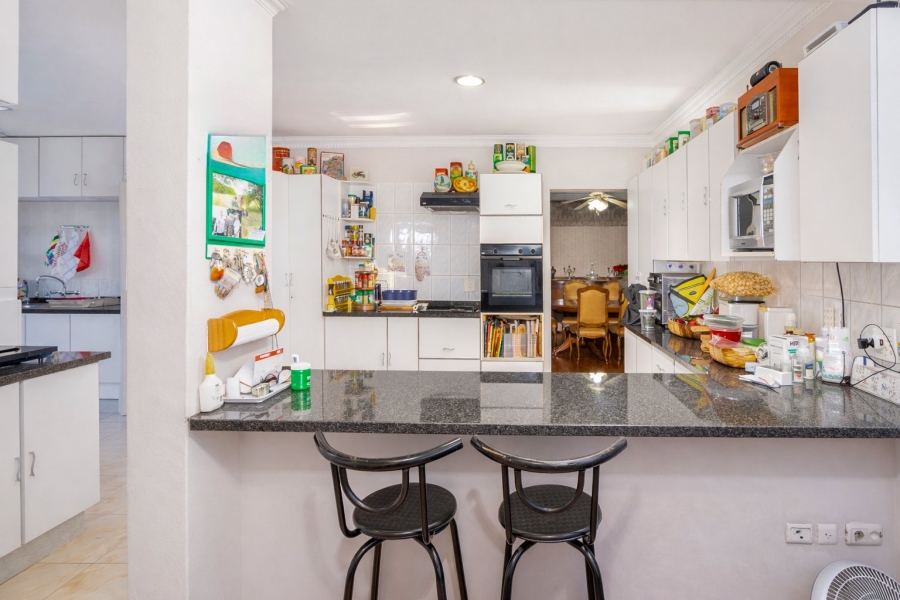 5 Bedroom Property for Sale in Meerhof North West